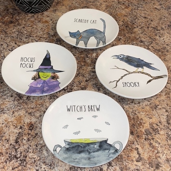 💫 HOST PICK 💫 RAE DUNN HALLOWEEN 4 PIECE PLATE SET - Picture 1 of 7